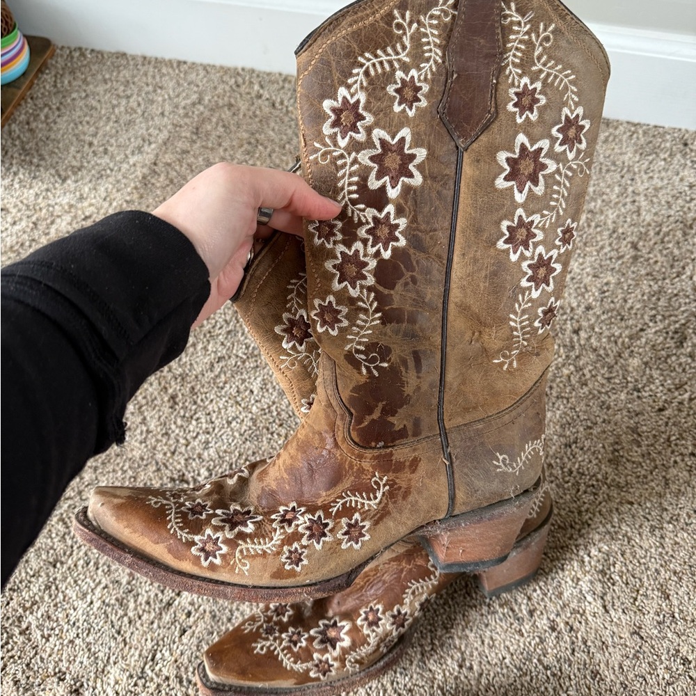 Circle G Brown Floral Embroidered Cowboy Boots